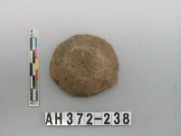 藏品(灰褐色夾砂陶鈕)的圖片